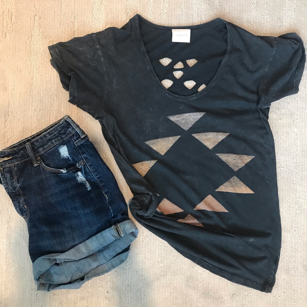Slit back tee